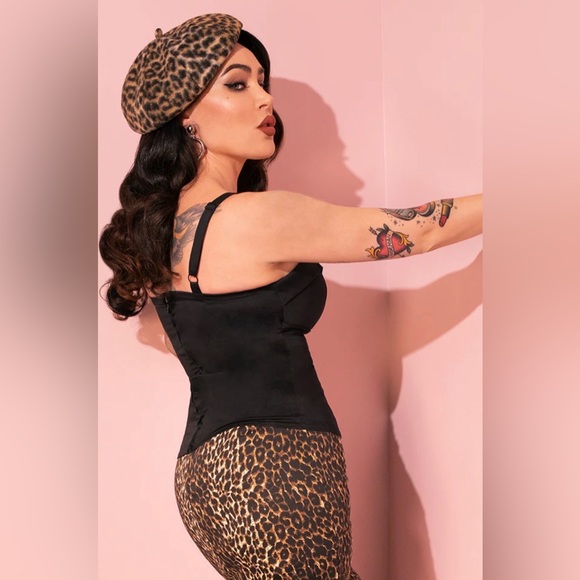 MANEATER TOP IN BLACK - VIXEN BY MICHELINE PITT - Picture 3 of 7